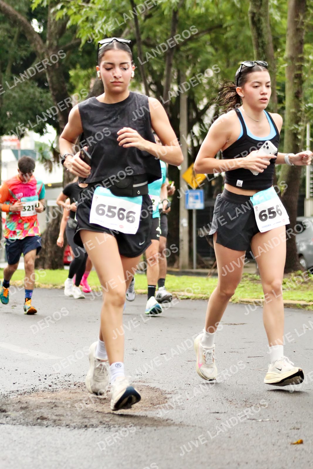 Foto del MEDIO MARATÓN ATLAS en Av. Patria, frente al Parque El Polvorín, Zapopan a las 08:28 · dorsal 6566, 656, 321