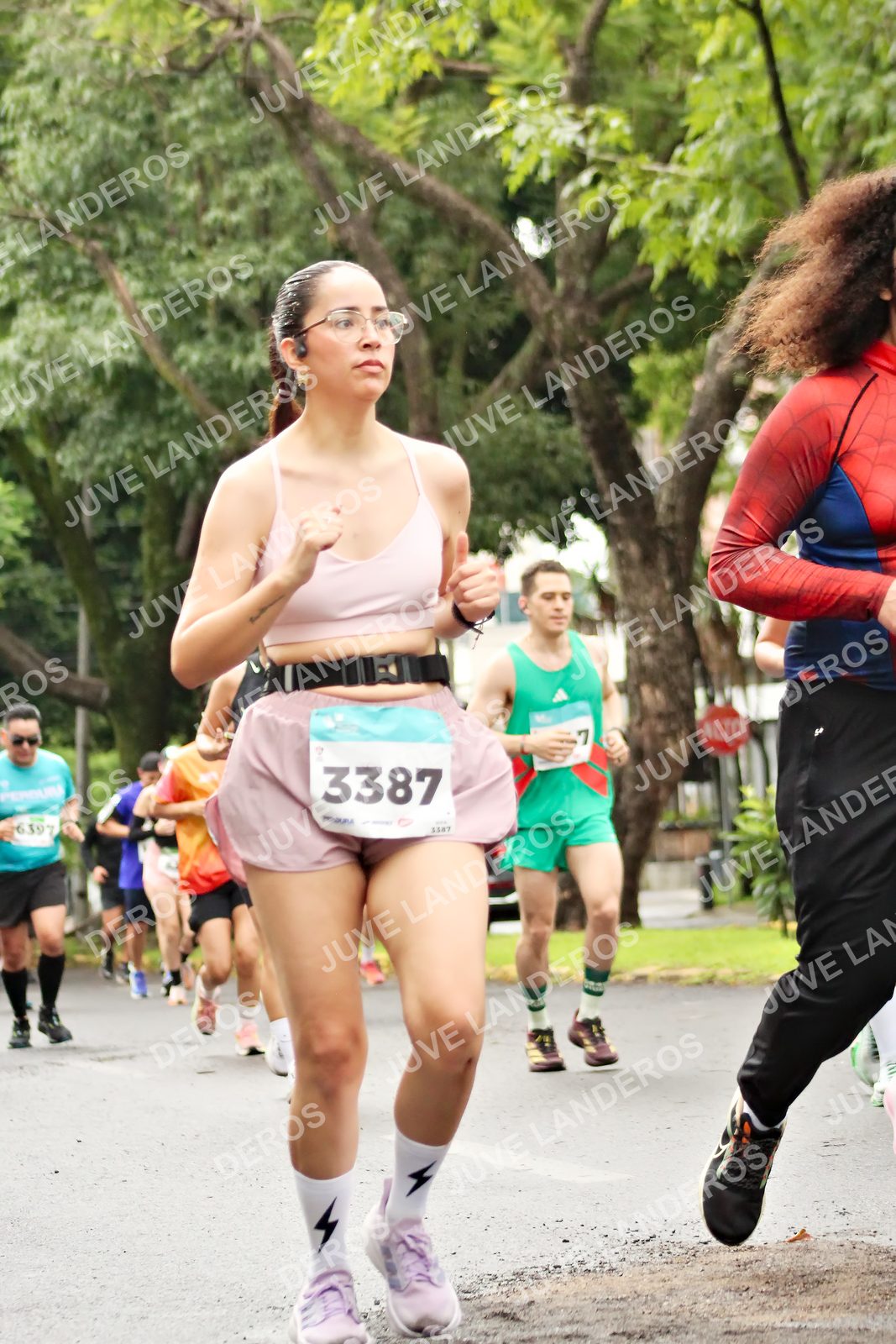 Foto del MEDIO MARATÓN ATLAS en Av. Patria, frente al Parque El Polvorín, Zapopan a las 08:39 · dorsal 3387, 6397, 7