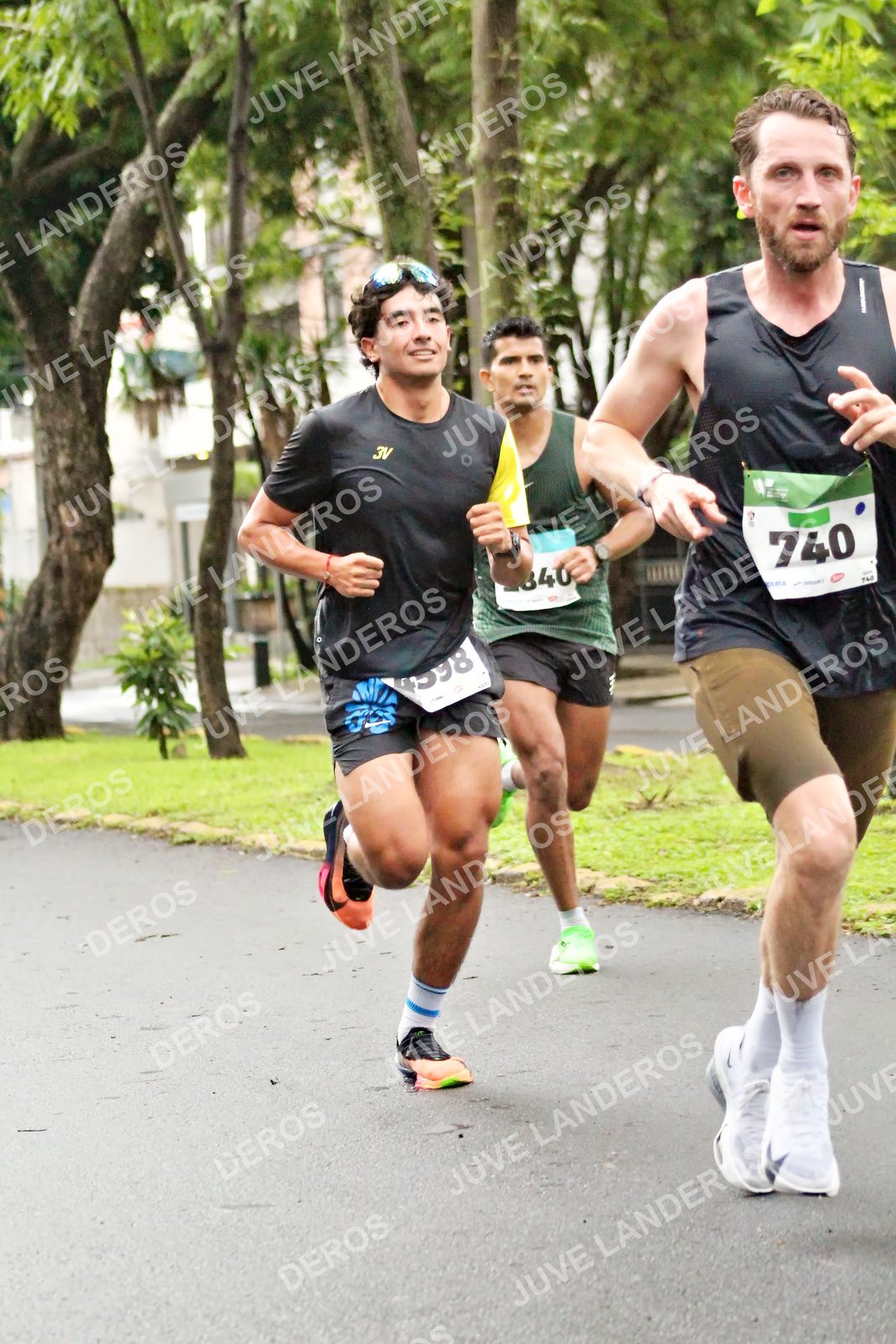Foto del MEDIO MARATÓN ATLAS en Av. Patria, frente al Parque El Polvorín, Zapopan a las 08:01 · dorsal 740, 340