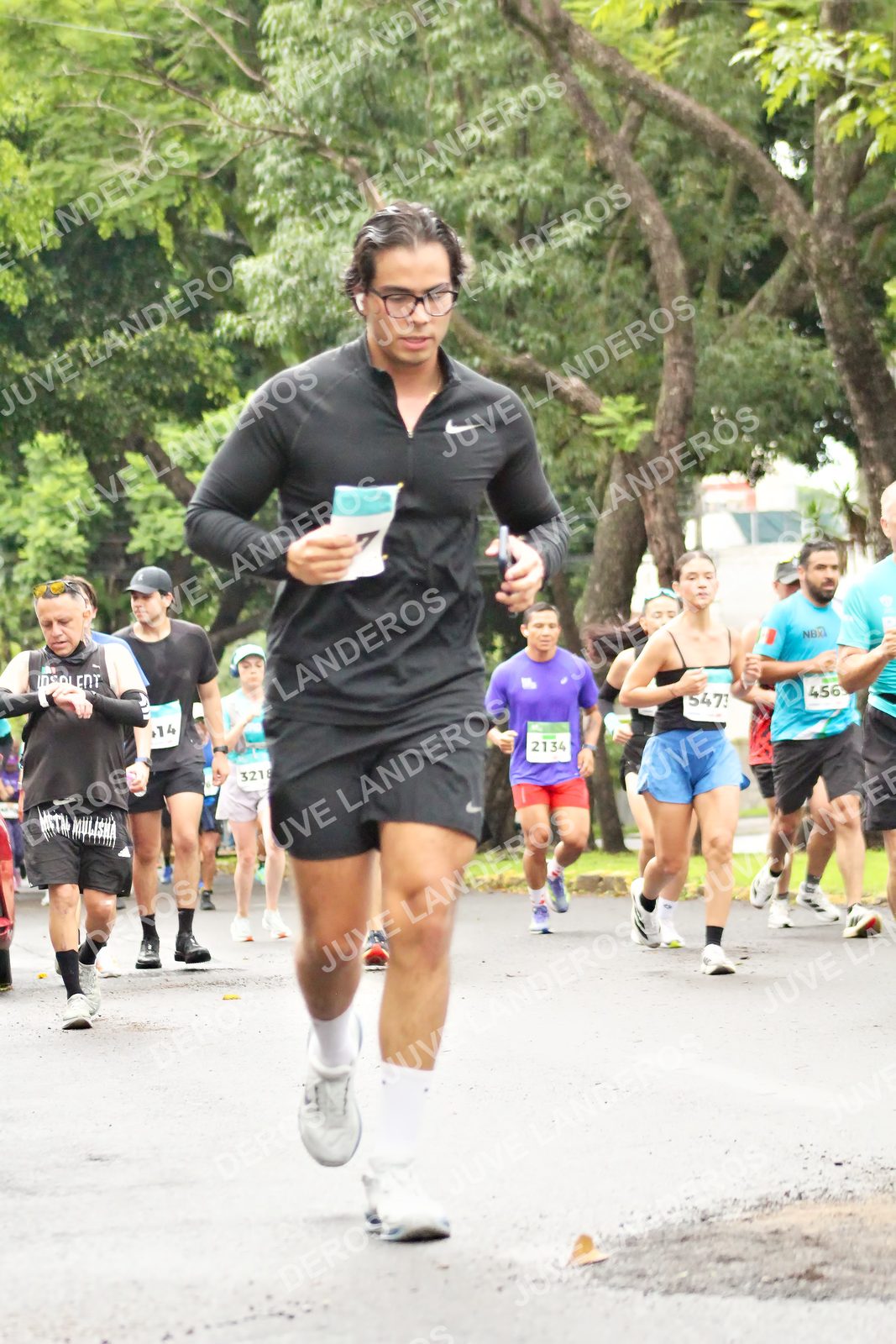 Foto del MEDIO MARATÓN ATLAS en Av. Patria, frente al Parque El Polvorín, Zapopan a las 08:33 · dorsal 2134, 456, 5473, 3218