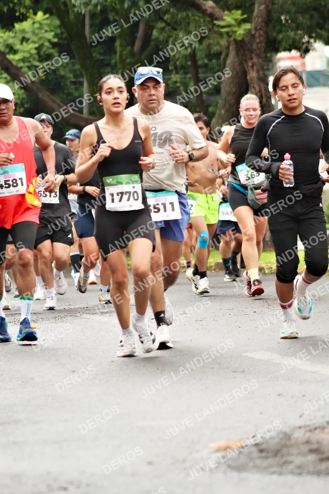 Foto del MEDIO MARATÓN ATLAS en Av. Patria, frente al Parque El Polvorín, Zapopan a las 08:27 · dorsal 1770, 363, 6513, 547