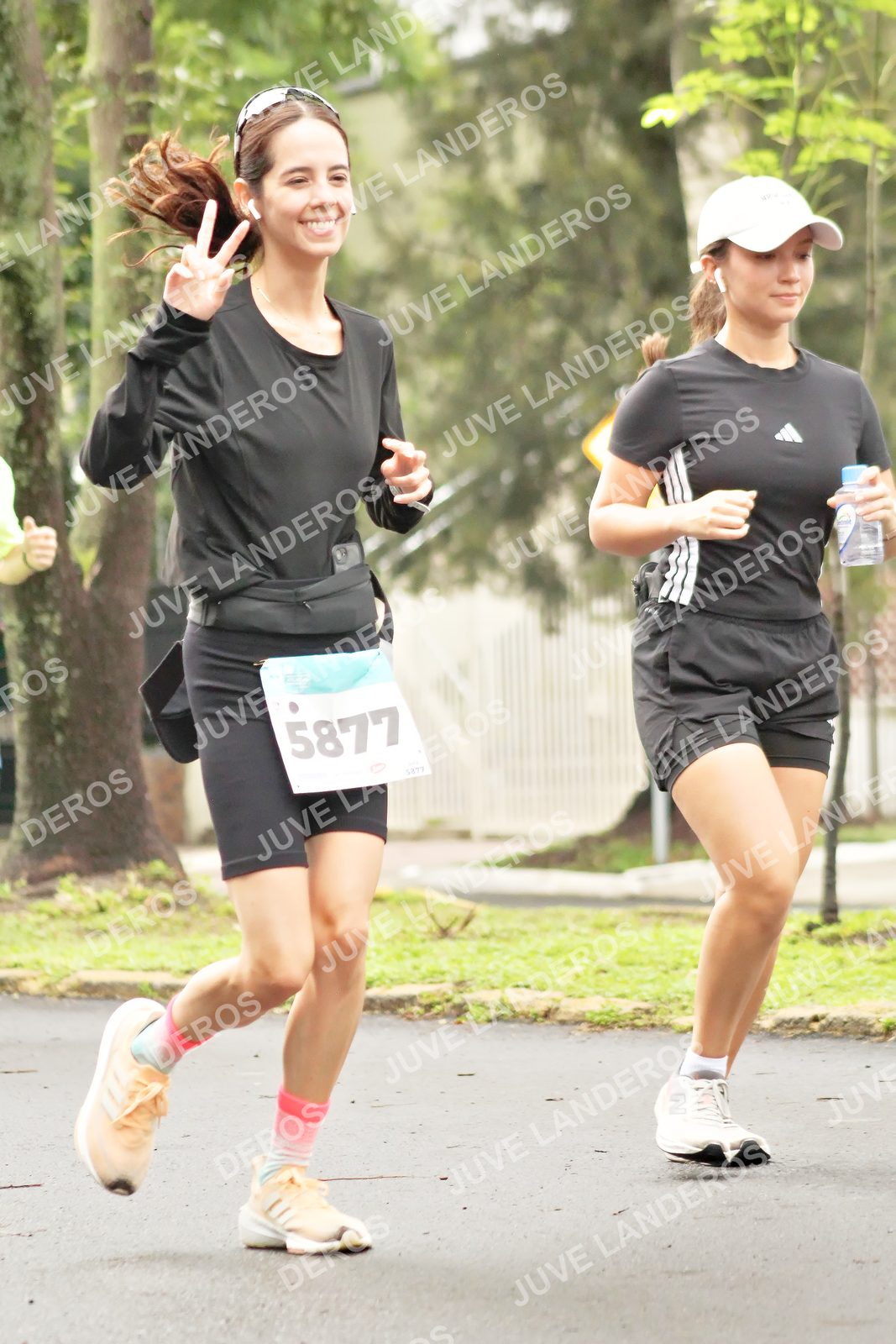 Foto del MEDIO MARATÓN ATLAS en Av. Patria, frente al Parque El Polvorín, Zapopan a las 08:46 · dorsal 5877