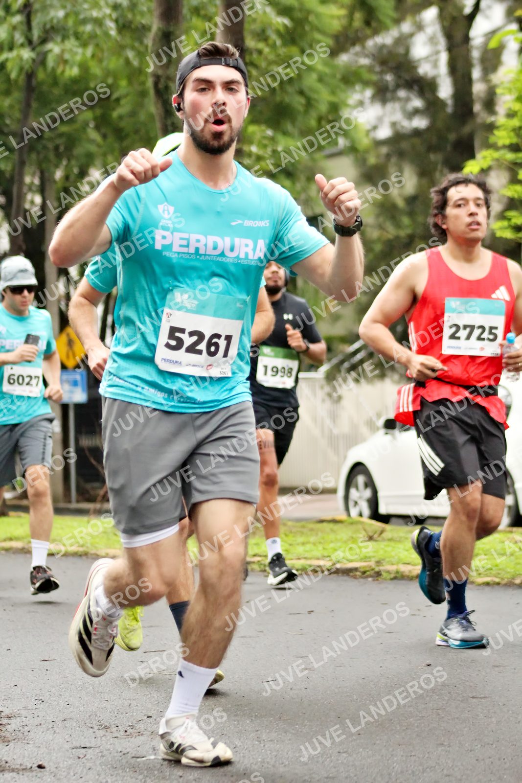 Foto del MEDIO MARATÓN ATLAS en Av. Patria, frente al Parque El Polvorín, Zapopan a las 08:24 · dorsal 5261, 2725, 6027, 1998