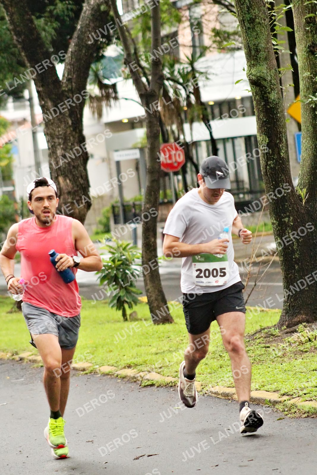 Foto del MEDIO MARATÓN ATLAS en Av. Patria, frente al Parque El Polvorín, Zapopan a las 08:06 · dorsal 2005