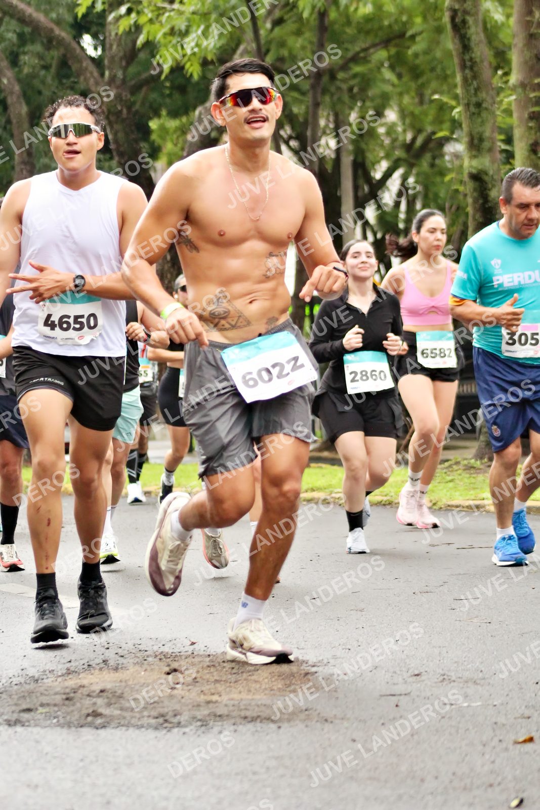 Foto del MEDIO MARATÓN ATLAS en Av. Patria, frente al Parque El Polvorín, Zapopan a las 08:32 · dorsal 4650, 305, 2860, 6582