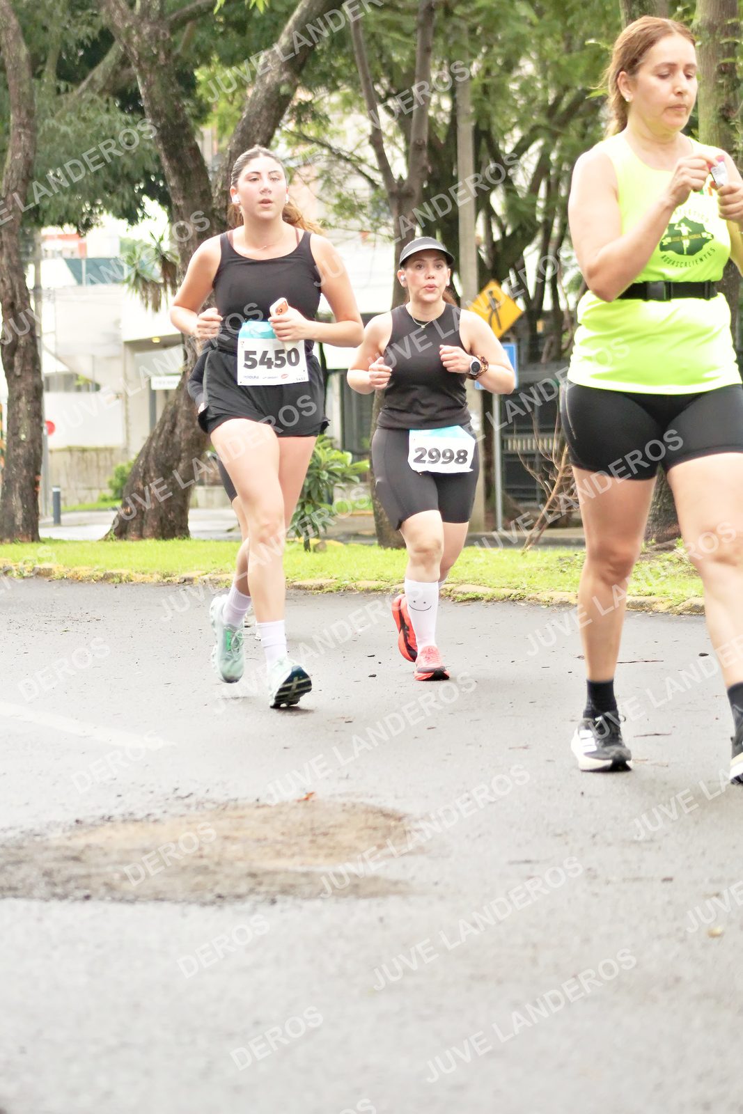 Foto del MEDIO MARATÓN ATLAS en Av. Patria, frente al Parque El Polvorín, Zapopan a las 08:41 · dorsal 5450, 2998