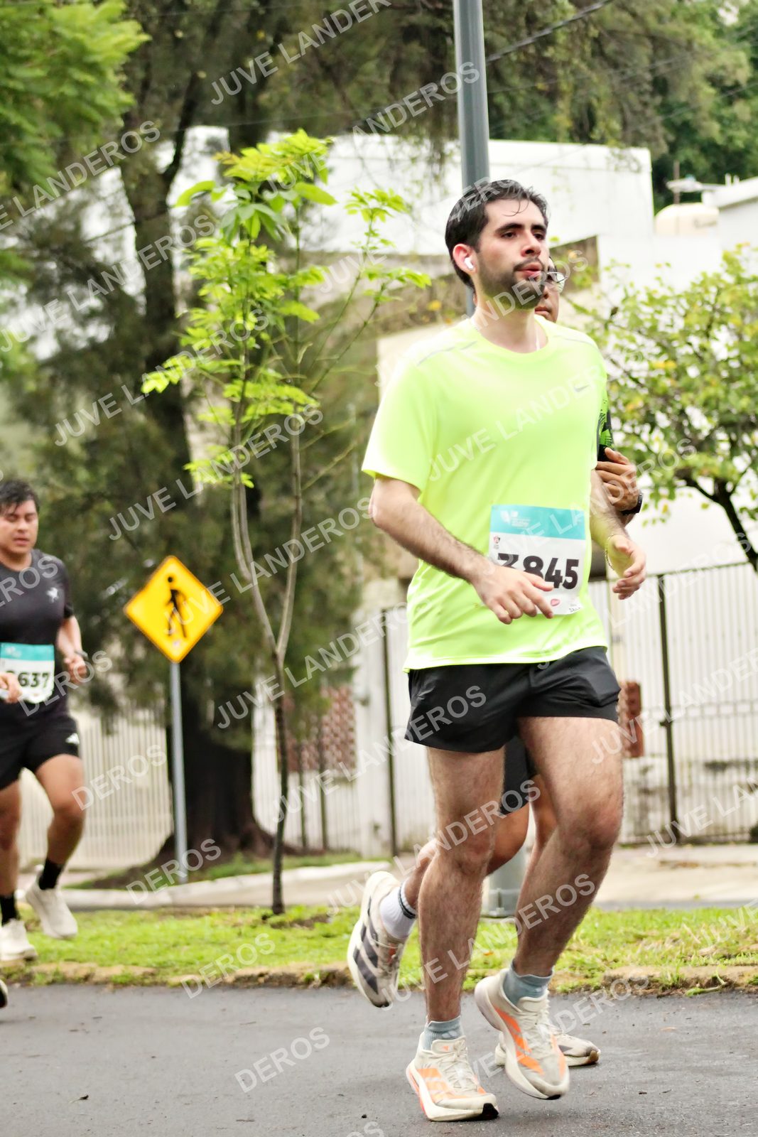 Foto del MEDIO MARATÓN ATLAS en Av. Patria, frente al Parque El Polvorín, Zapopan a las 08:23 · dorsal 637, 7845
