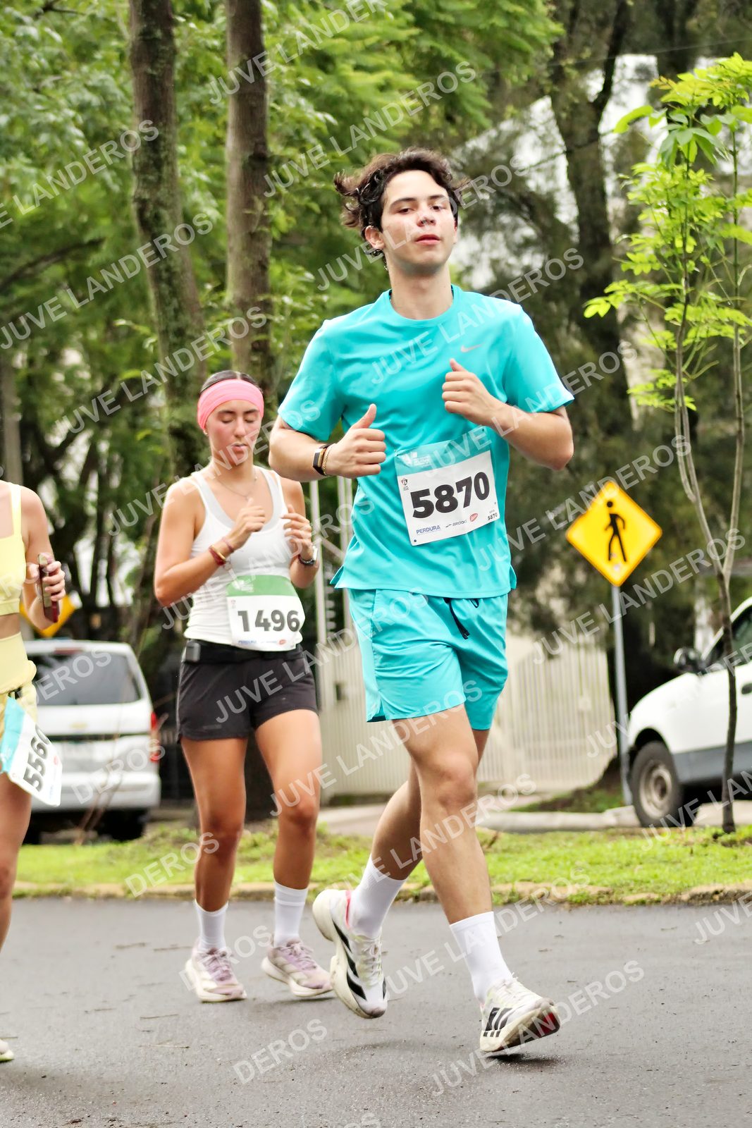 Foto del MEDIO MARATÓN ATLAS en Av. Patria, frente al Parque El Polvorín, Zapopan a las 08:33 · dorsal 1496, 5870, 5560