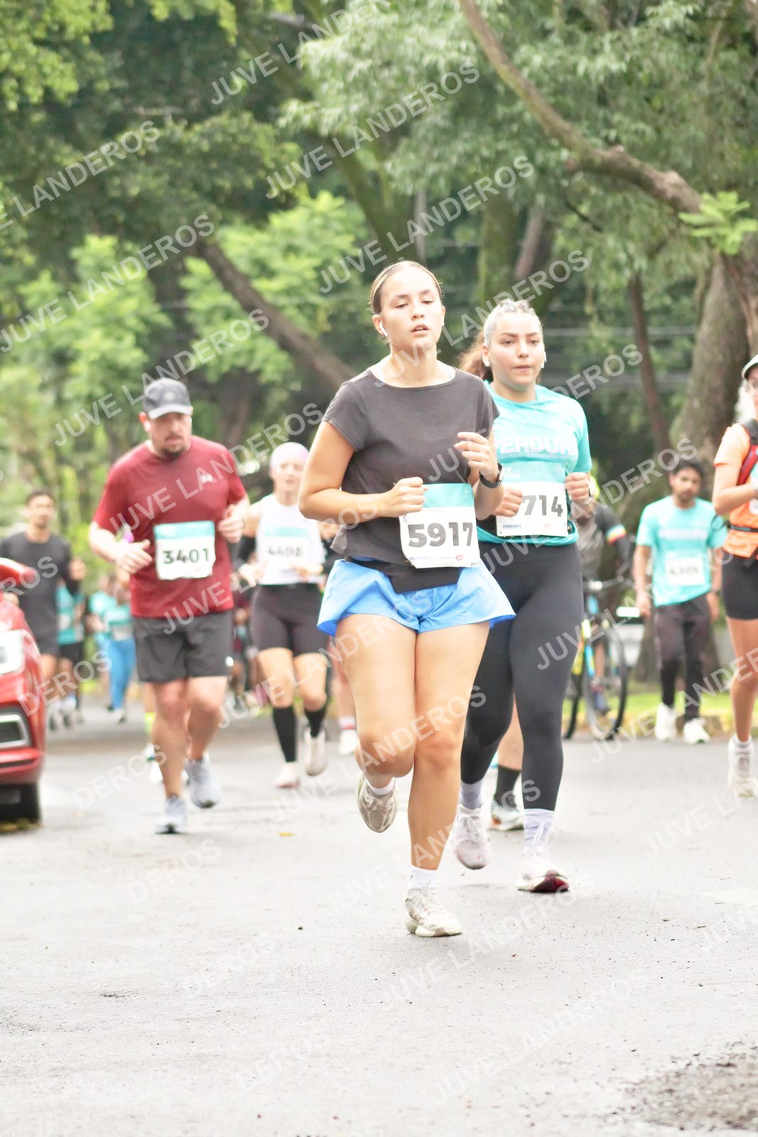 Foto del MEDIO MARATÓN ATLAS en Av. Patria, frente al Parque El Polvorín, Zapopan a las 08:47 · dorsal 5917, 714, 3401