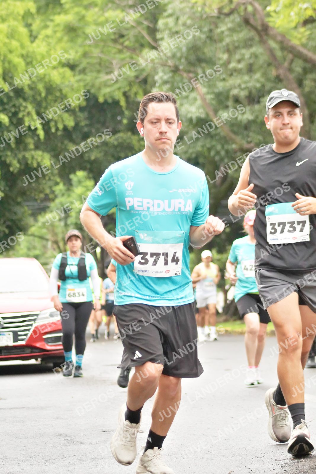 Foto del MEDIO MARATÓN ATLAS en Av. Patria, frente al Parque El Polvorín, Zapopan a las 08:41 · dorsal 3737, 3714, 42, 6834
