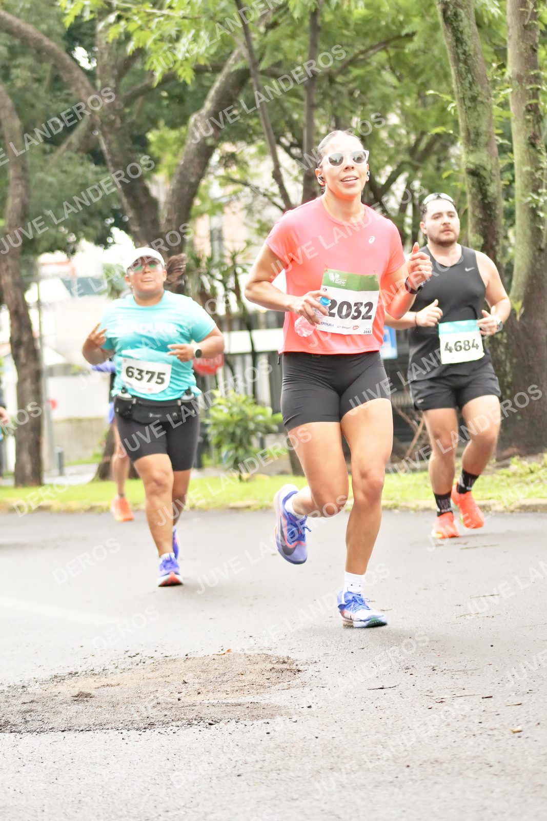 Foto del MEDIO MARATÓN ATLAS en Av. Patria, frente al Parque El Polvorín, Zapopan a las 08:47 · dorsal 6375, 4684, 2032