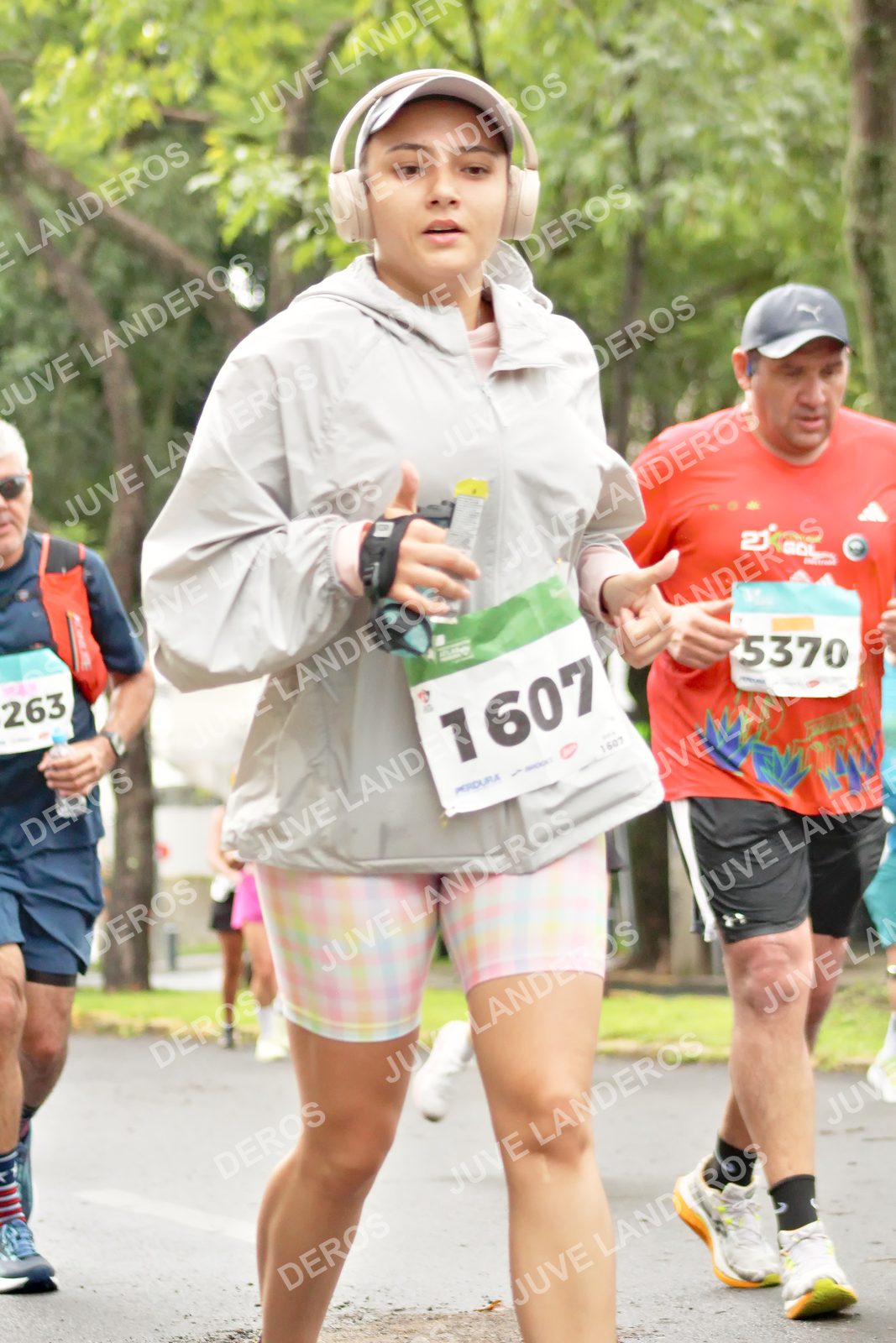 Foto del MEDIO MARATÓN ATLAS en Av. Patria, frente al Parque El Polvorín, Zapopan a las 08:43 · dorsal 263, 5370, 1607