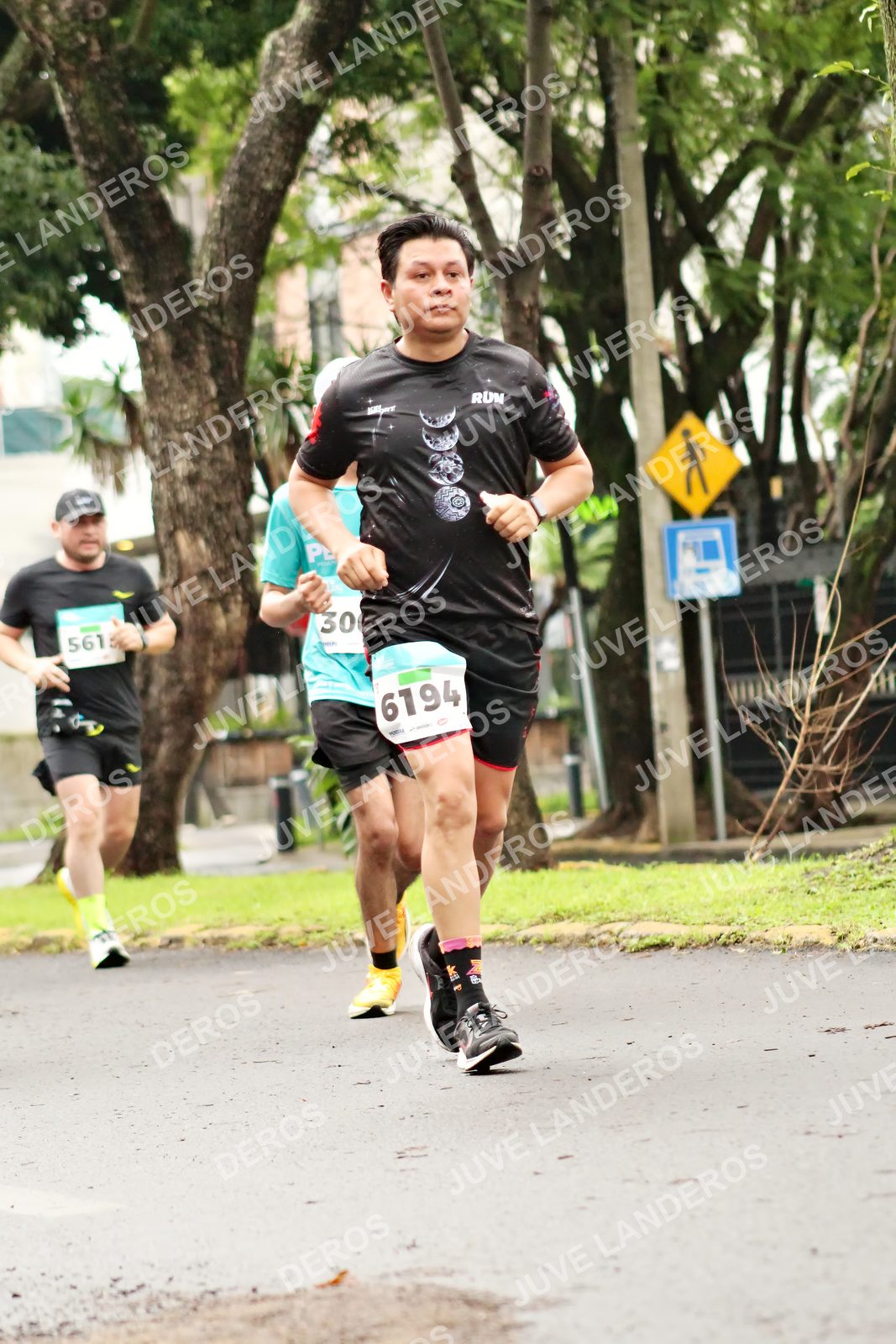 Foto del MEDIO MARATÓN ATLAS en Av. Patria, frente al Parque El Polvorín, Zapopan a las 08:41 · dorsal 6194, 561, 30