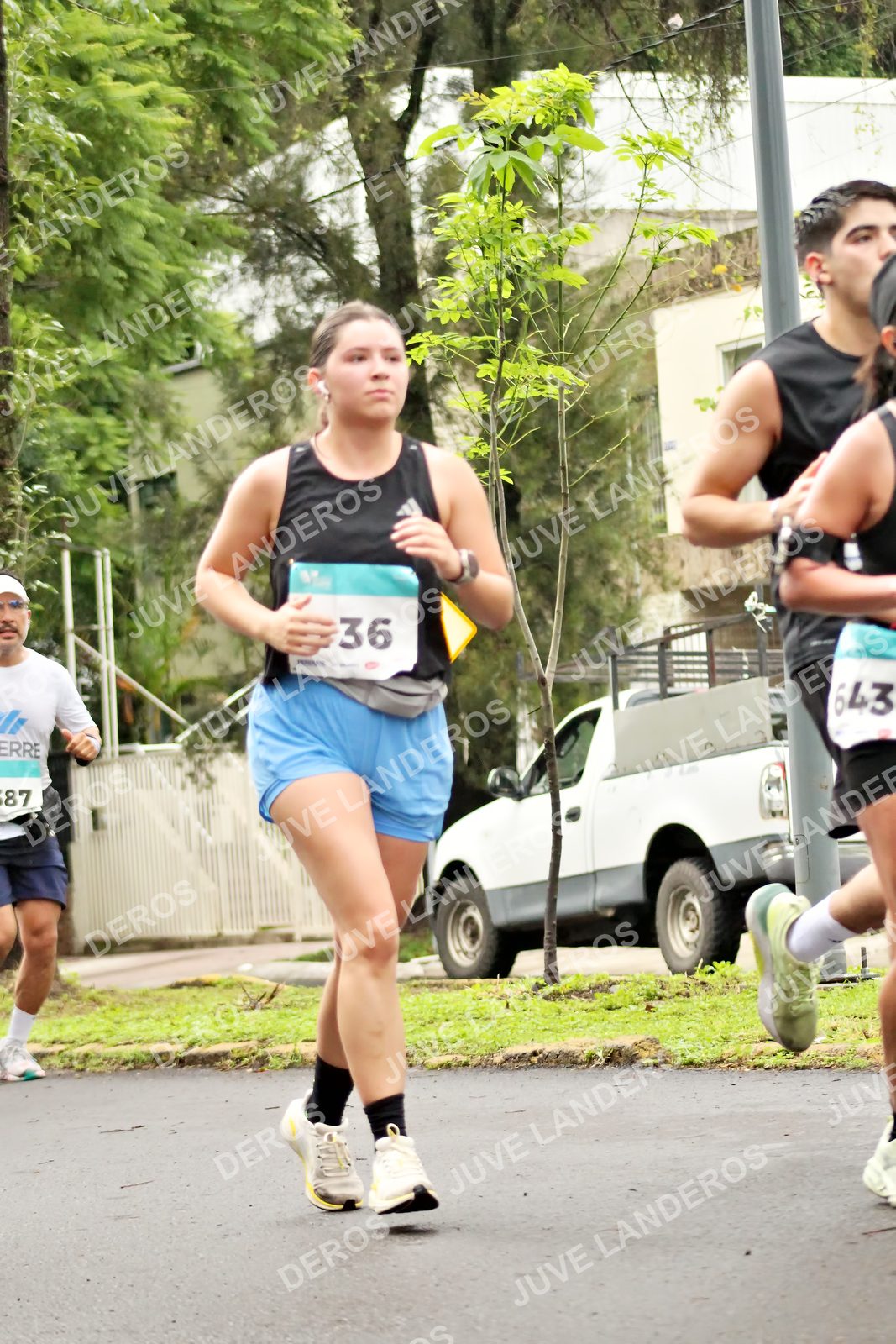 Foto del MEDIO MARATÓN ATLAS en Av. Patria, frente al Parque El Polvorín, Zapopan a las 08:34 · dorsal 36, 643, 87