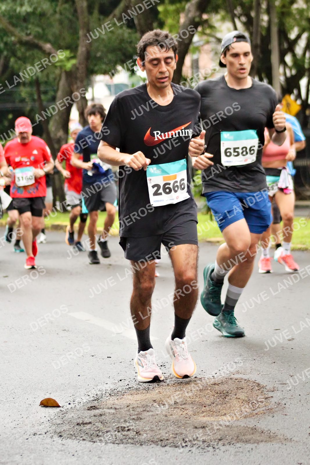 Foto del MEDIO MARATÓN ATLAS en Av. Patria, frente al Parque El Polvorín, Zapopan a las 08:21 · dorsal 6586, 2666, 3160