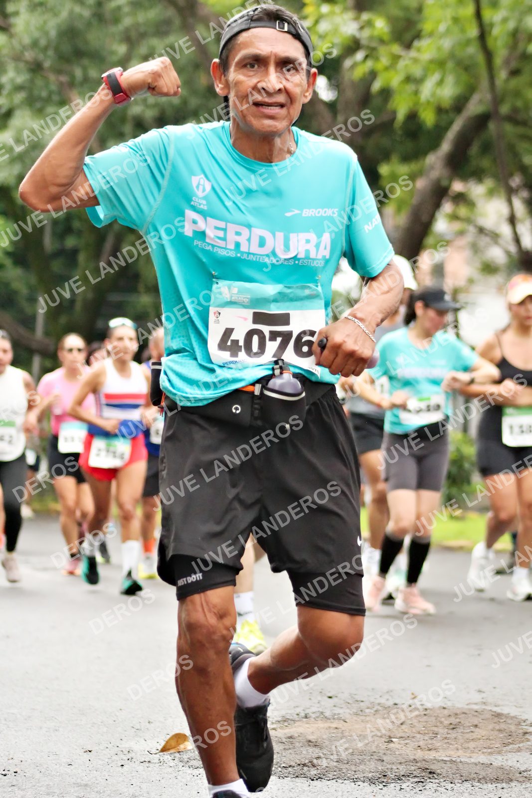 Foto del MEDIO MARATÓN ATLAS en Av. Patria, frente al Parque El Polvorín, Zapopan a las 08:33 · dorsal 4076