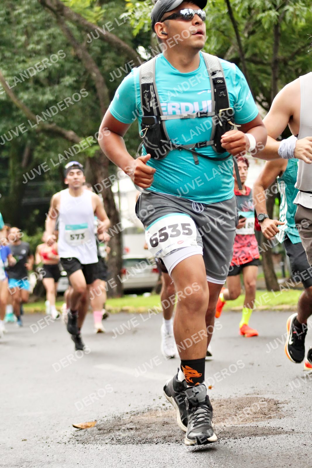 Foto del MEDIO MARATÓN ATLAS en Av. Patria, frente al Parque El Polvorín, Zapopan a las 08:27 · dorsal 6535, 573, 80