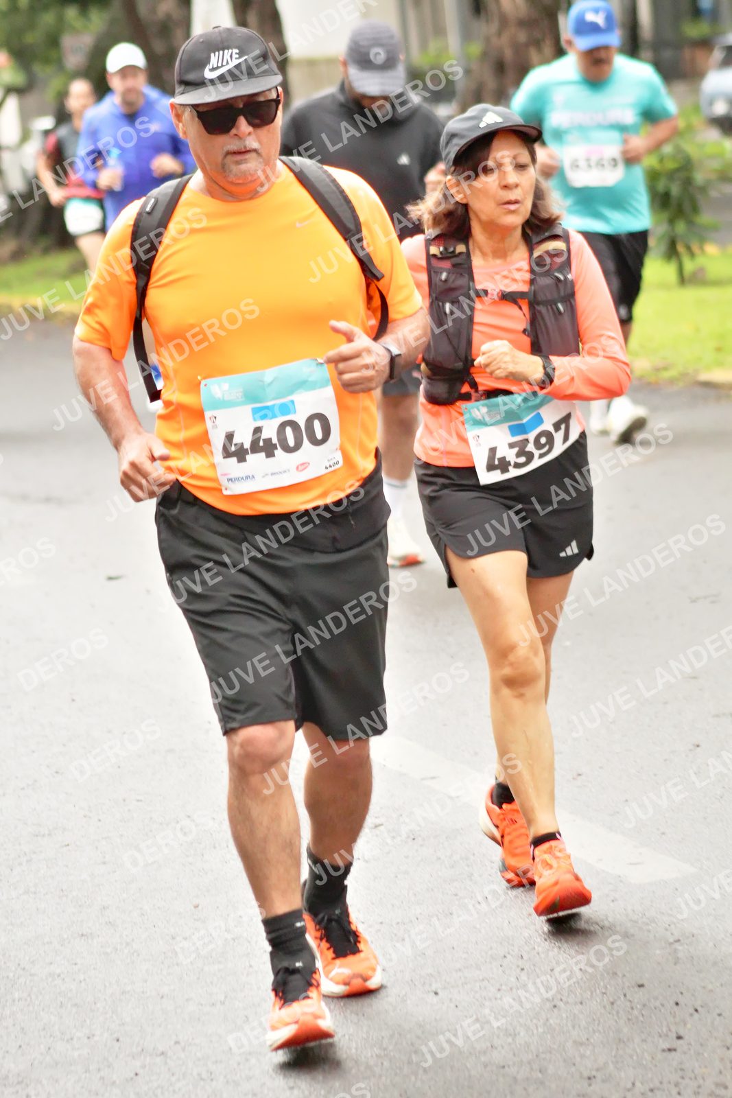 Foto del MEDIO MARATÓN ATLAS en Av. Patria, frente al Parque El Polvorín, Zapopan a las 08:49 · dorsal 4400, 4397