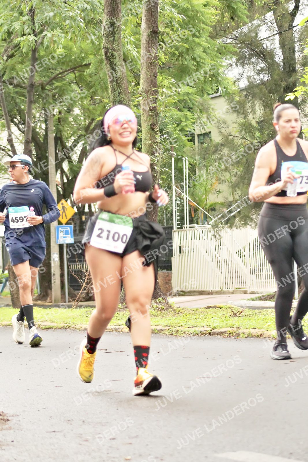 Foto del MEDIO MARATÓN ATLAS en Av. Patria, frente al Parque El Polvorín, Zapopan a las 08:47 · dorsal 2100, 4597, 73