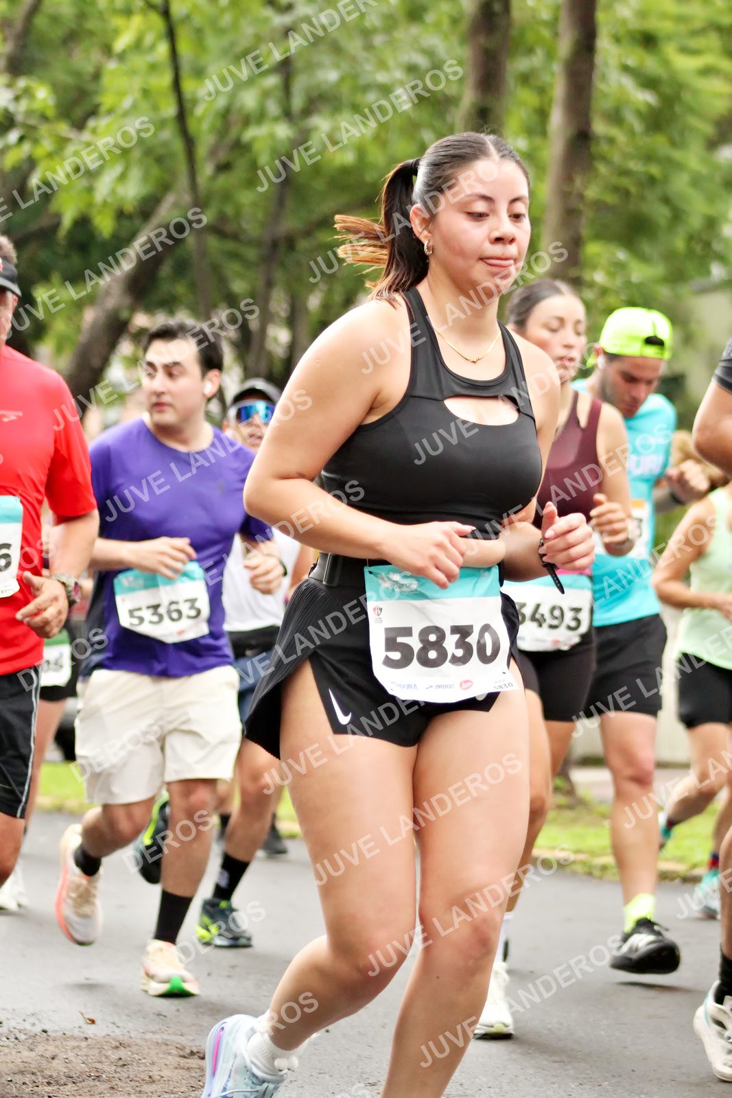 Foto del MEDIO MARATÓN ATLAS en Av. Patria, frente al Parque El Polvorín, Zapopan a las 08:35 · dorsal 5830, 5363, 3493, 6