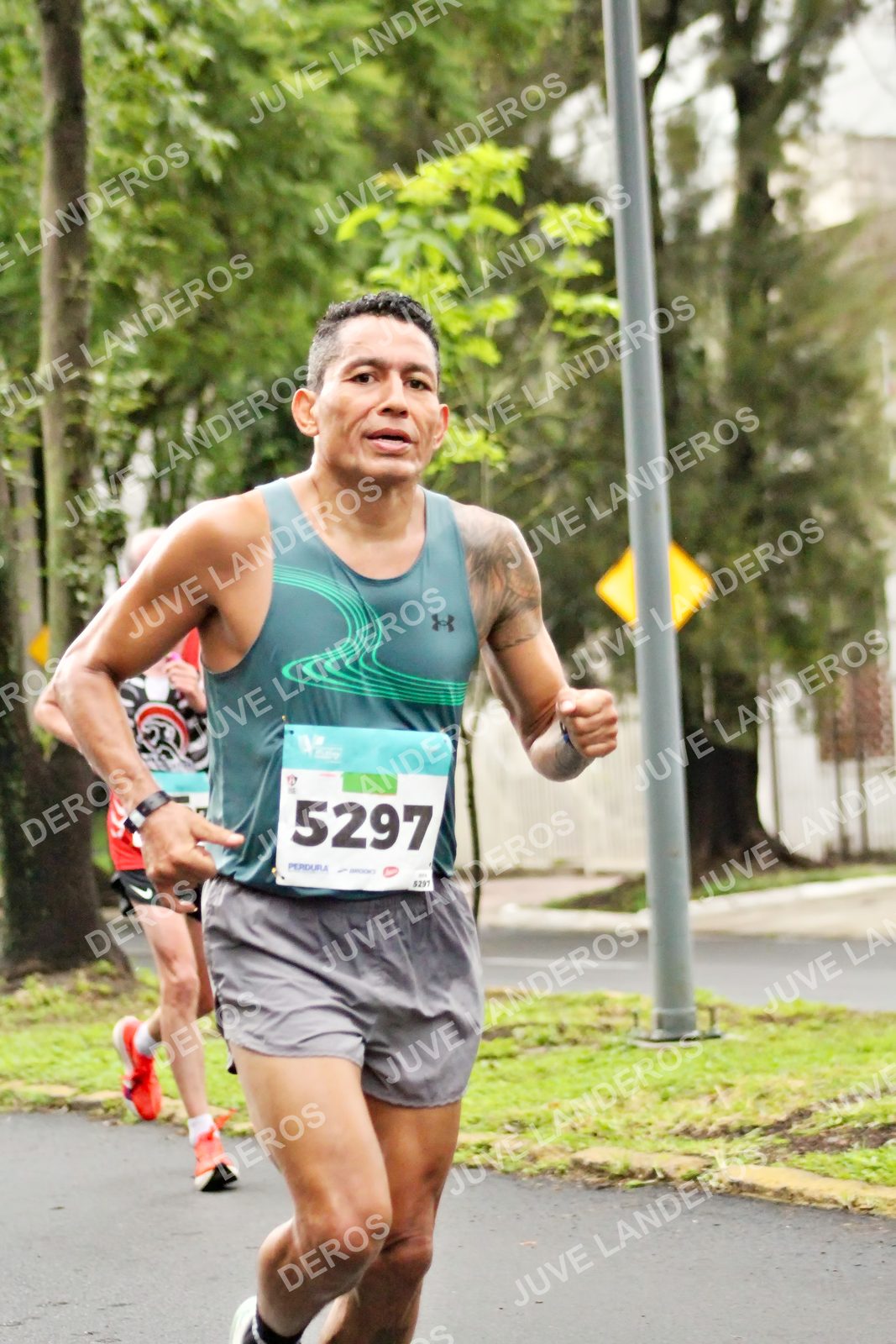 Foto del MEDIO MARATÓN ATLAS en Av. Patria, frente al Parque El Polvorín, Zapopan a las 08:07 · dorsal 5297
