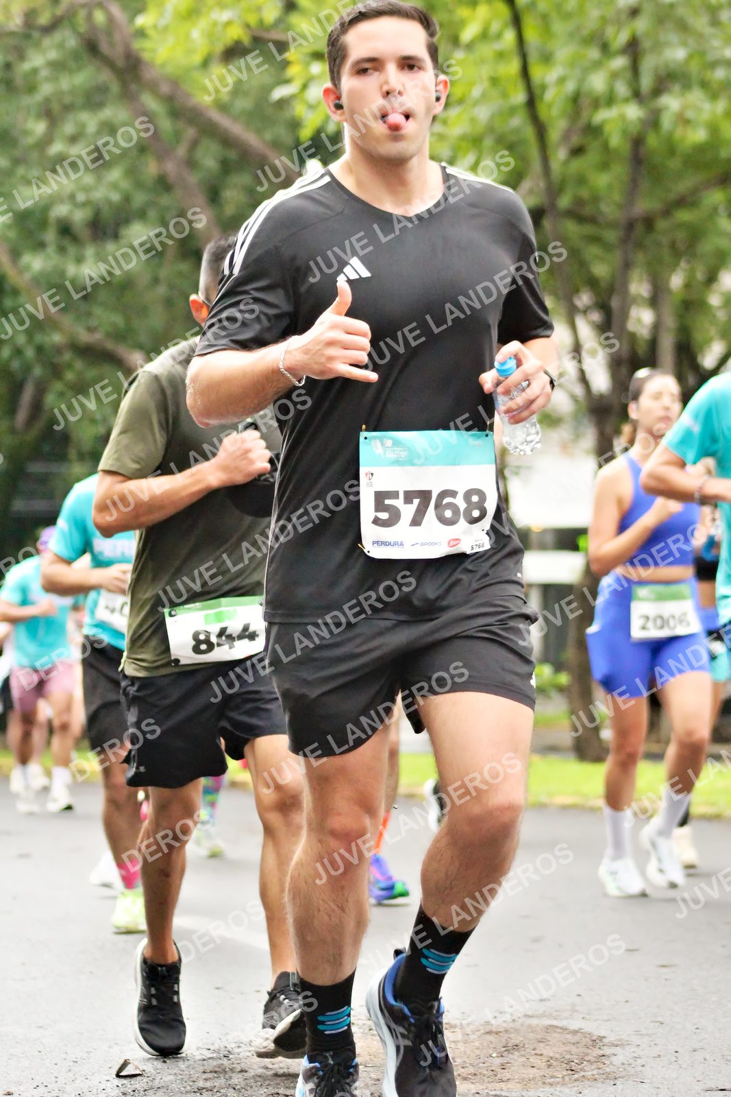 Foto del MEDIO MARATÓN ATLAS en Av. Patria, frente al Parque El Polvorín, Zapopan a las 08:24 · dorsal 5768, 844, 2006