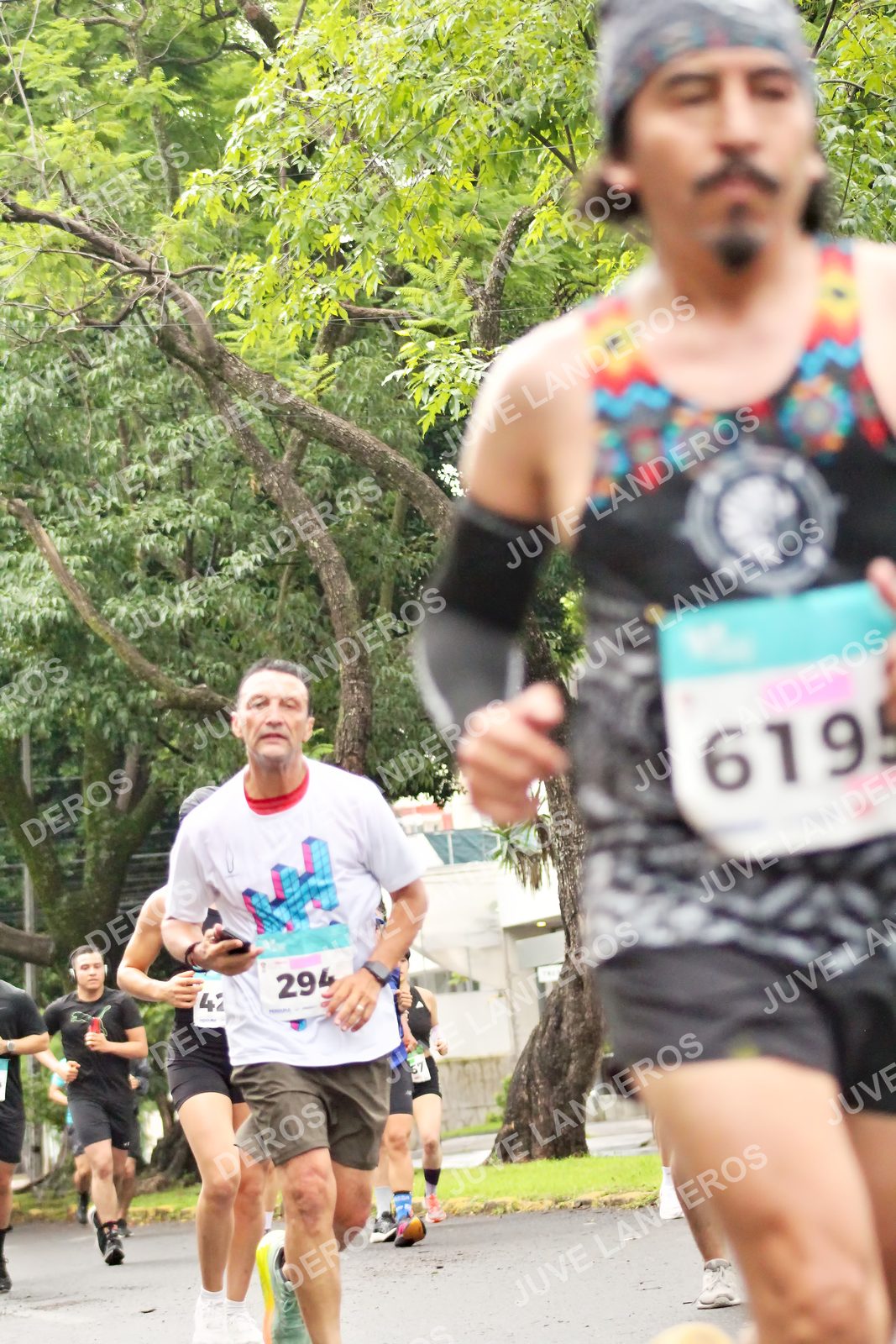 Foto del MEDIO MARATÓN ATLAS en Av. Patria, frente al Parque El Polvorín, Zapopan a las 08:23 · dorsal 619, 294, 67