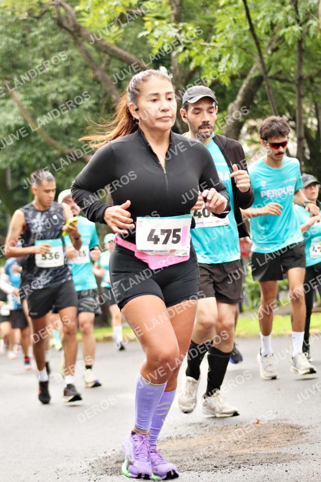 Foto del MEDIO MARATÓN ATLAS en Av. Patria, frente al Parque El Polvorín, Zapopan a las 08:41 · dorsal 475, 40, 85, 536
