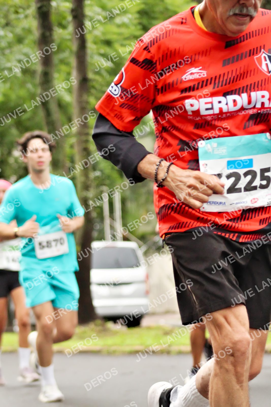 Foto del MEDIO MARATÓN ATLAS en Av. Patria, frente al Parque El Polvorín, Zapopan a las 08:33 · dorsal 225, 5870