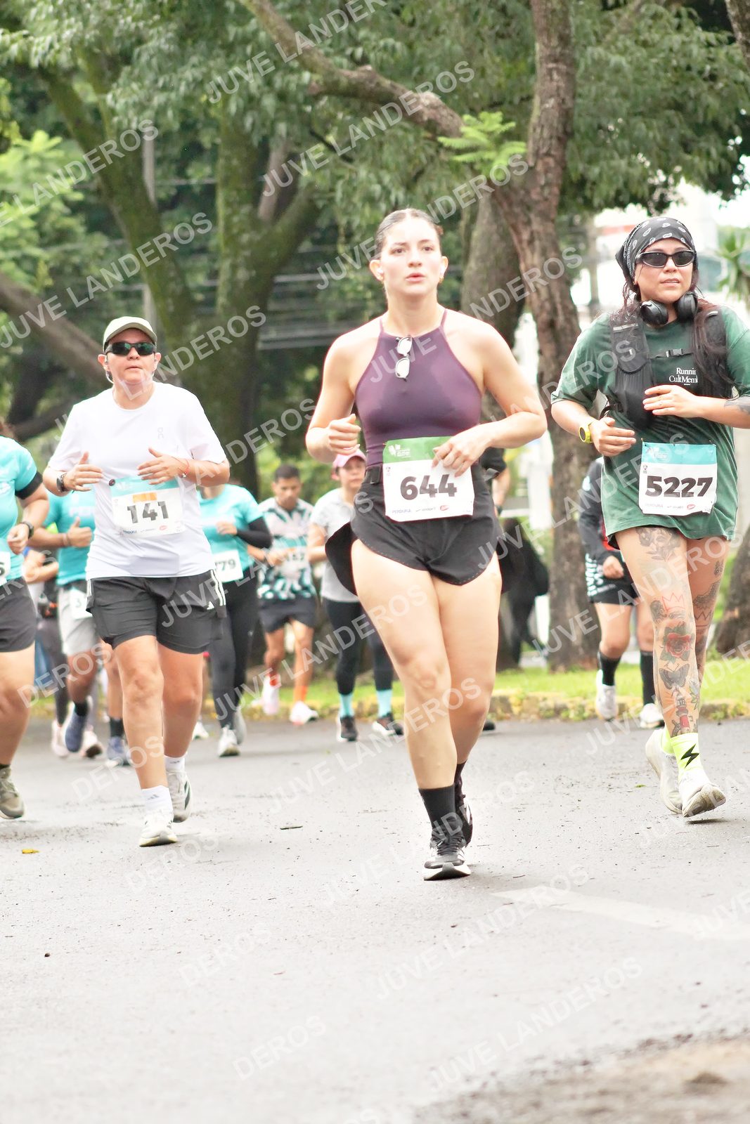 Foto del MEDIO MARATÓN ATLAS en Av. Patria, frente al Parque El Polvorín, Zapopan a las 08:44 · dorsal 5227, 644, 141