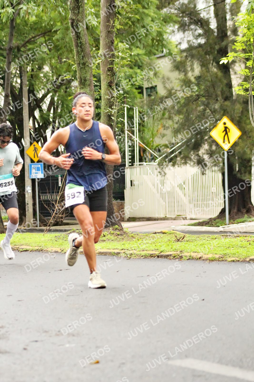 Foto del MEDIO MARATÓN ATLAS en Av. Patria, frente al Parque El Polvorín, Zapopan a las 08:23 · dorsal 592, 6255