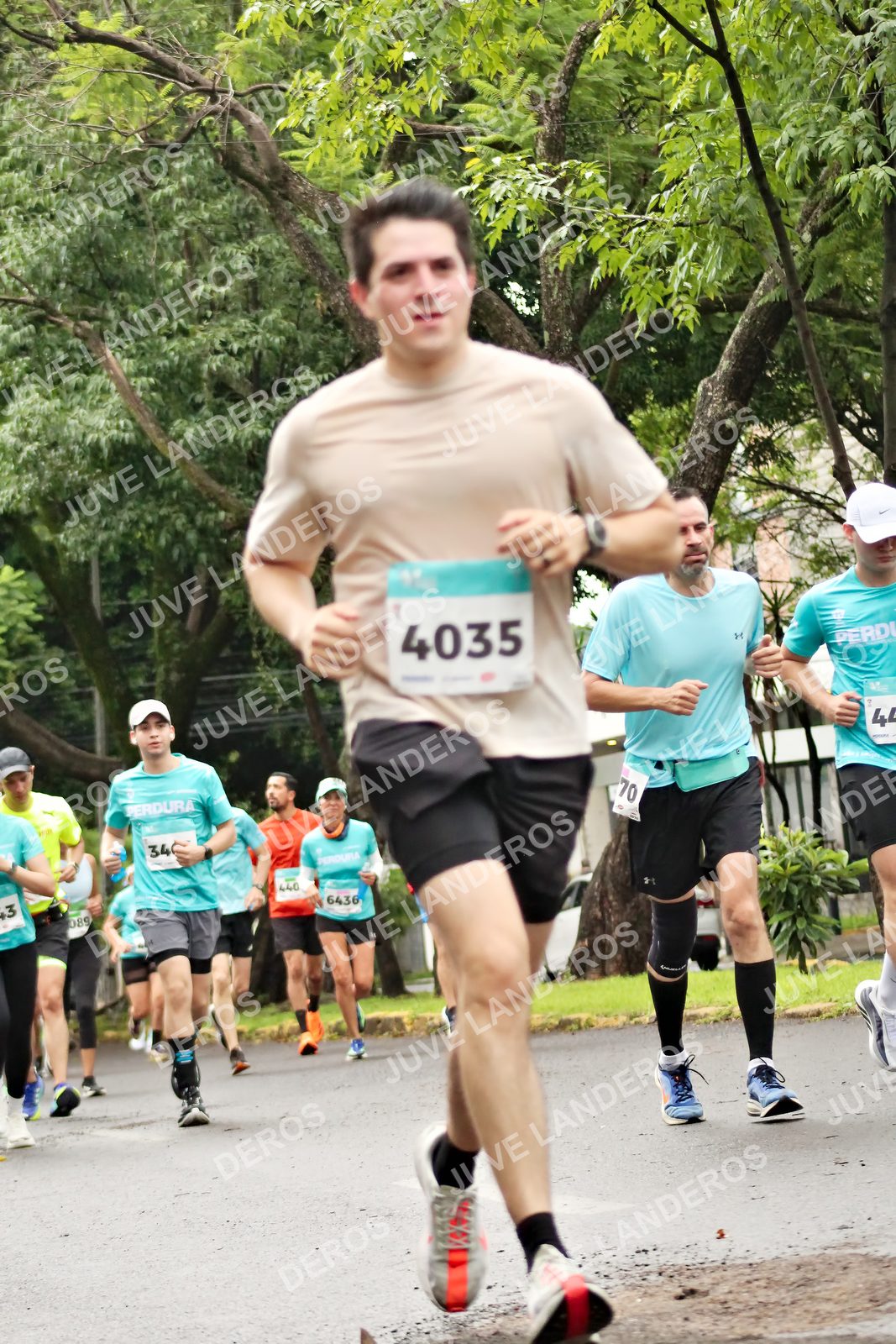 Foto del MEDIO MARATÓN ATLAS en Av. Patria, frente al Parque El Polvorín, Zapopan a las 08:29 · dorsal 4035, 34, 70, 6436