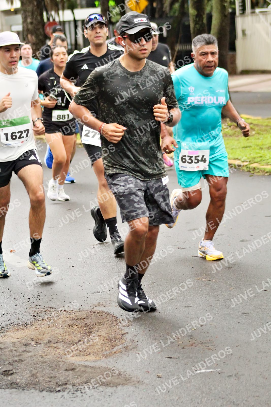 Foto del MEDIO MARATÓN ATLAS en Av. Patria, frente al Parque El Polvorín, Zapopan a las 08:21 · dorsal 6354, 1627, 881