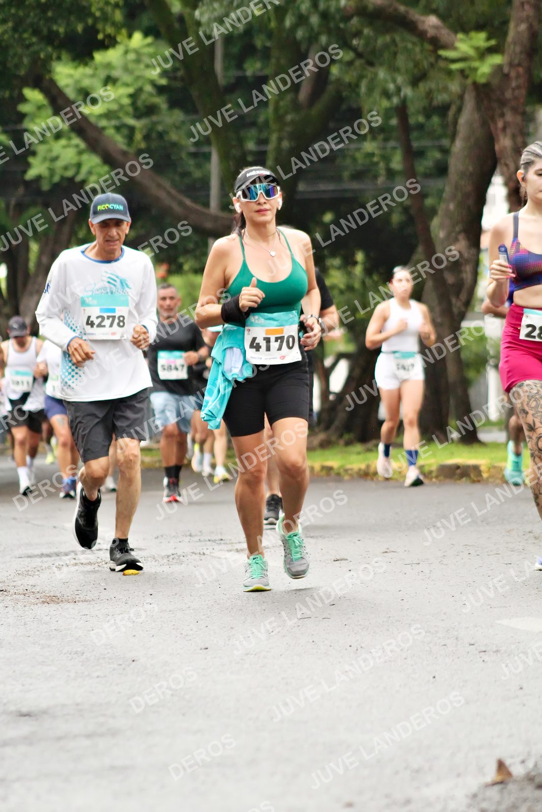 Foto del MEDIO MARATÓN ATLAS en Av. Patria, frente al Parque El Polvorín, Zapopan a las 08:29 · dorsal 4278, 4170, 5847, 2