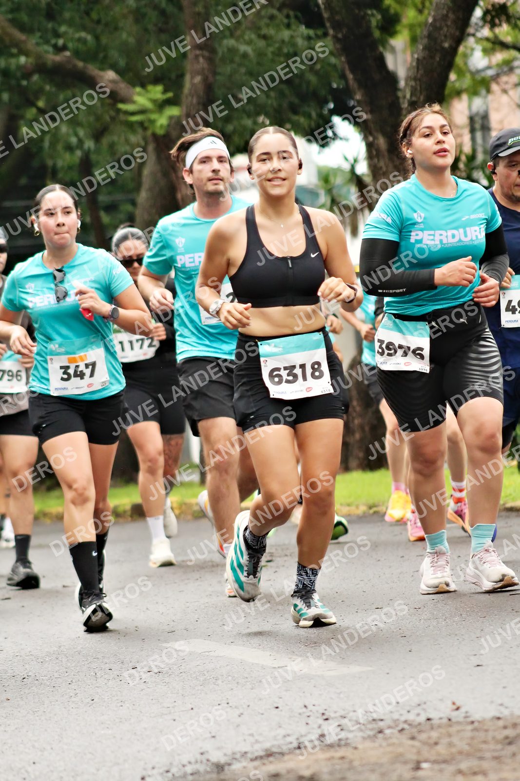 Foto del MEDIO MARATÓN ATLAS en Av. Patria, frente al Parque El Polvorín, Zapopan a las 08:33 · dorsal 6318, 347, 796, 1172