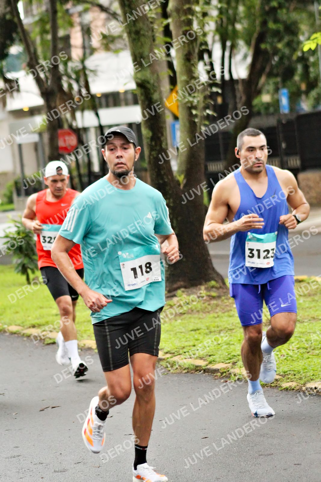 Foto del MEDIO MARATÓN ATLAS en Av. Patria, frente al Parque El Polvorín, Zapopan a las 08:07 · dorsal 3123, 118, 32