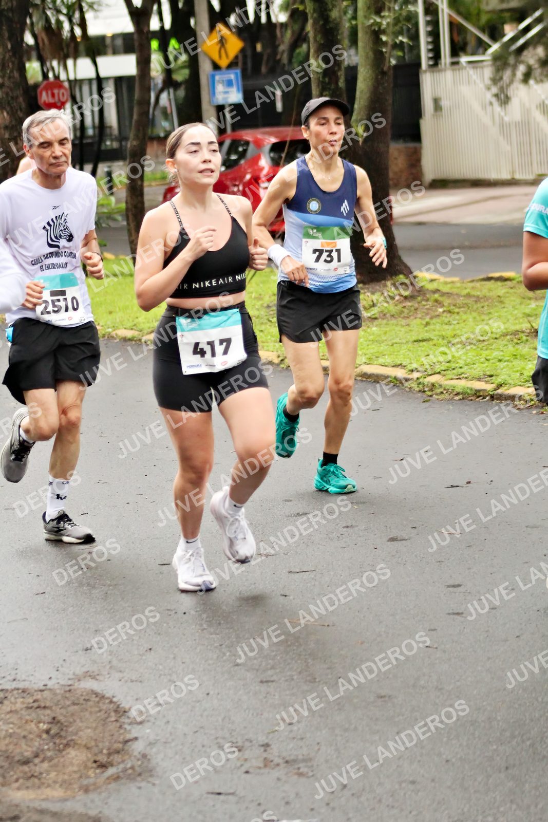 Foto del MEDIO MARATÓN ATLAS en Av. Patria, frente al Parque El Polvorín, Zapopan a las 08:19 · dorsal 731, 417, 2510