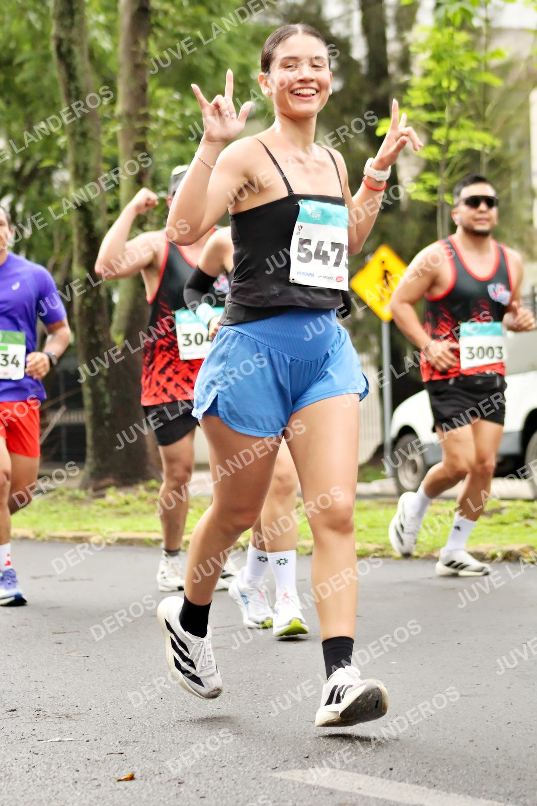 Foto del MEDIO MARATÓN ATLAS en Av. Patria, frente al Parque El Polvorín, Zapopan a las 08:33 · dorsal 3003, 30, 34, 547