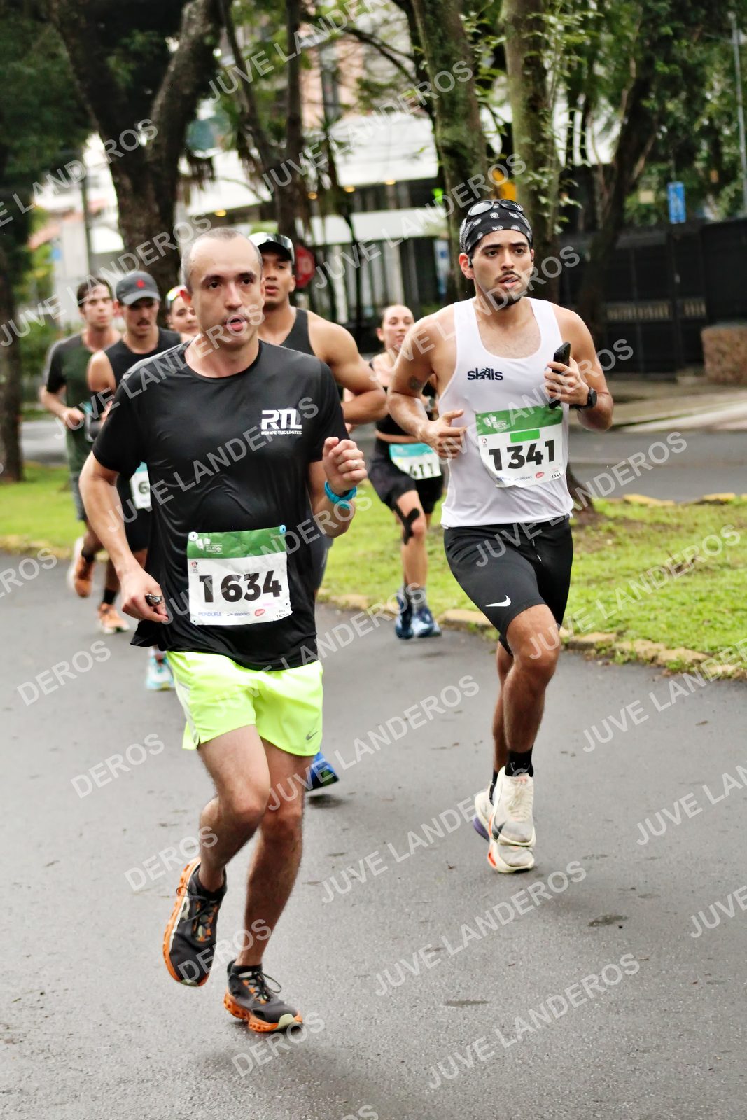 Foto del MEDIO MARATÓN ATLAS en Av. Patria, frente al Parque El Polvorín, Zapopan a las 08:12 · dorsal 1634, 1341, 6, 411