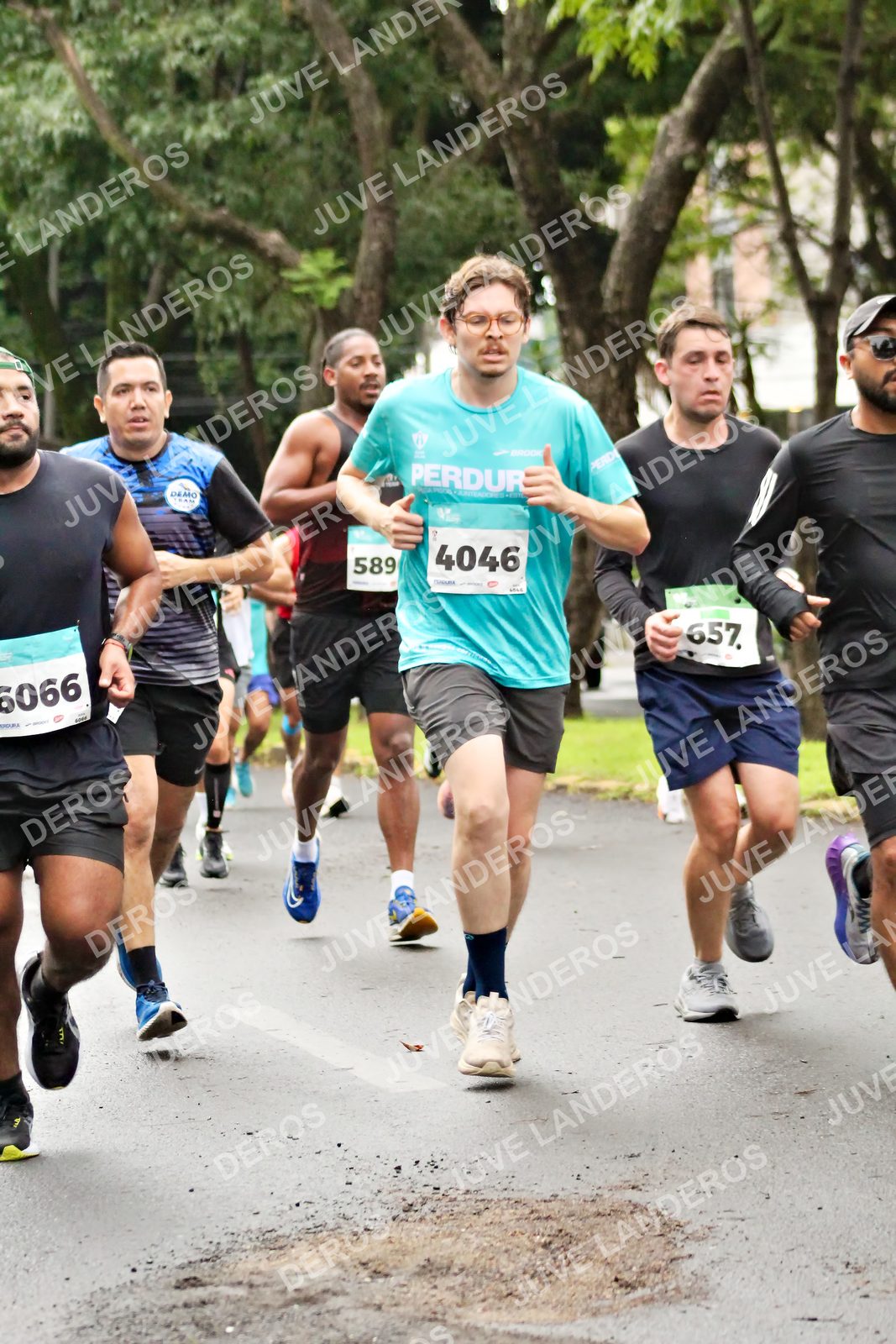 Foto del MEDIO MARATÓN ATLAS en Av. Patria, frente al Parque El Polvorín, Zapopan a las 08:19 · dorsal 4046, 589, 6066