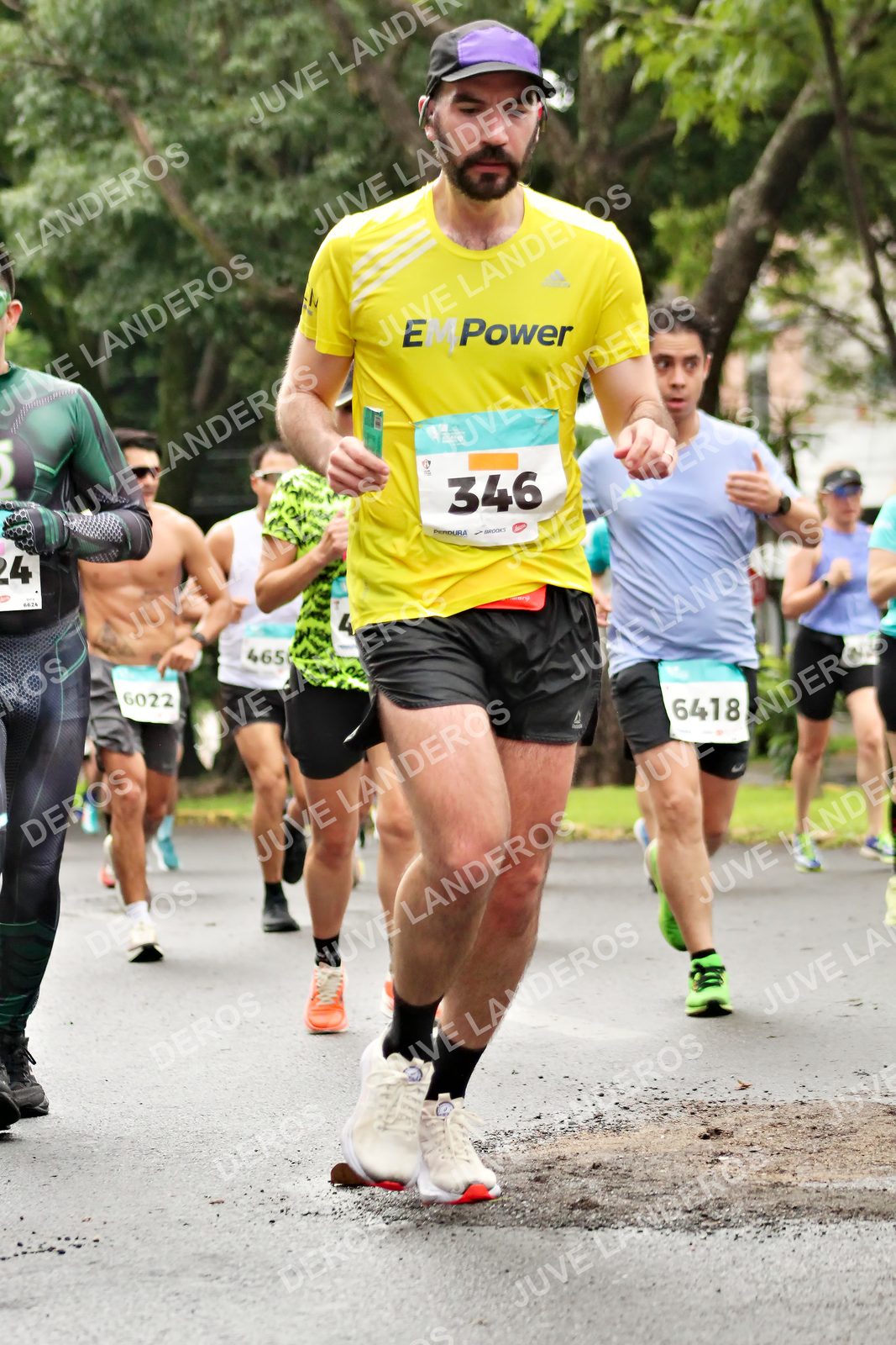 Foto del MEDIO MARATÓN ATLAS en Av. Patria, frente al Parque El Polvorín, Zapopan a las 08:32 · dorsal 346, 6418, 6022, 465