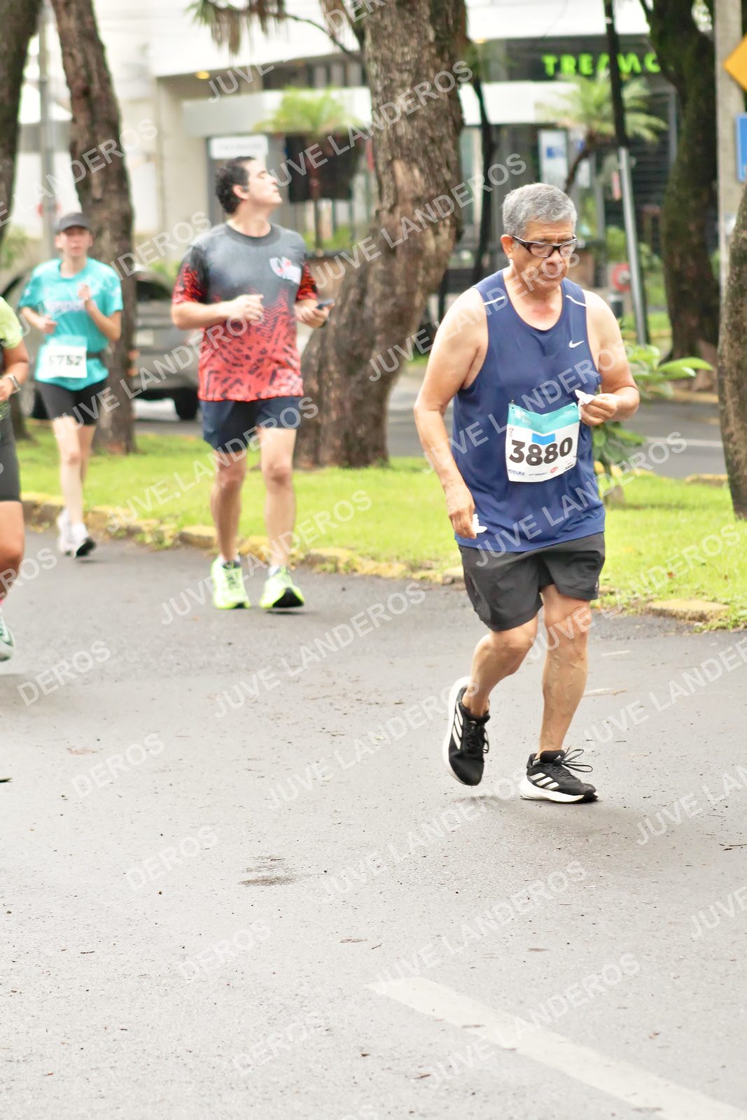 Foto del MEDIO MARATÓN ATLAS en Av. Patria, frente al Parque El Polvorín, Zapopan a las 08:49 · dorsal 3880