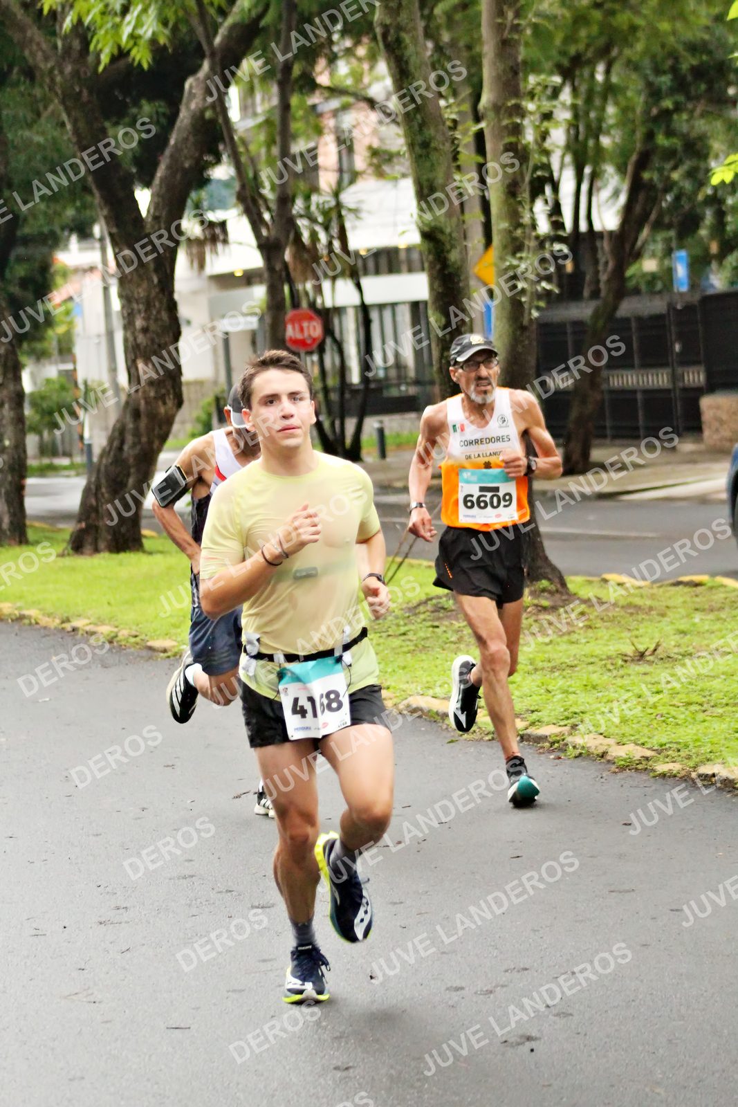 Foto del MEDIO MARATÓN ATLAS en Av. Patria, frente al Parque El Polvorín, Zapopan a las 08:06 · dorsal 6609, 4168