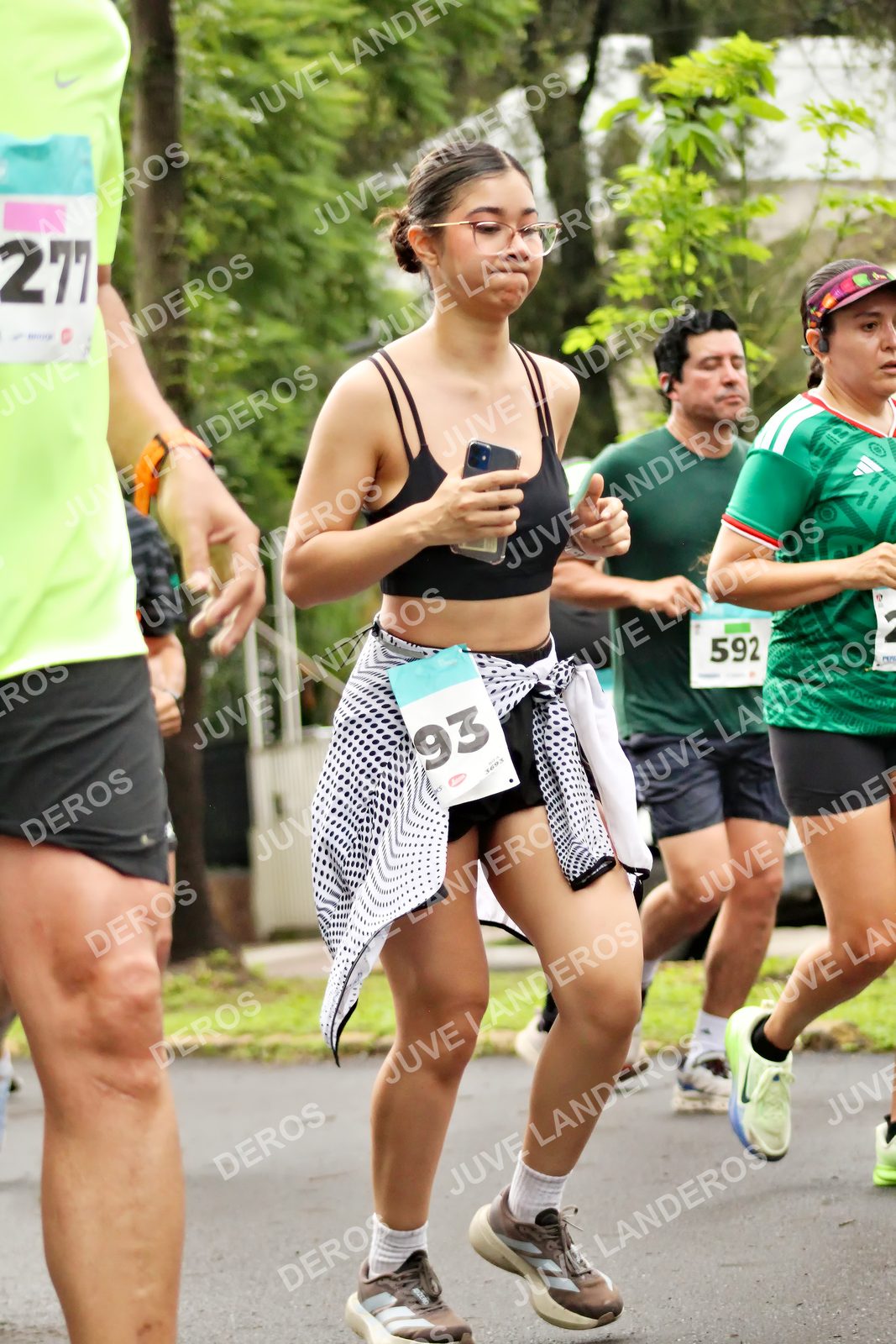 Foto del MEDIO MARATÓN ATLAS en Av. Patria, frente al Parque El Polvorín, Zapopan a las 08:32 · dorsal 93, 592, 277