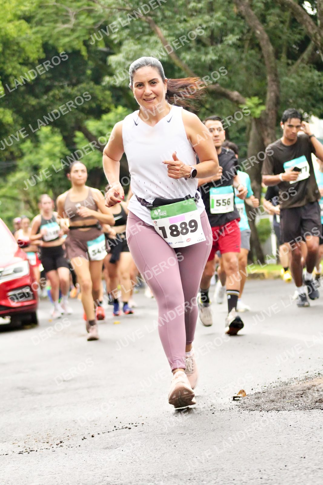 Foto del MEDIO MARATÓN ATLAS en Av. Patria, frente al Parque El Polvorín, Zapopan a las 08:31 · dorsal 556, 1889, 345