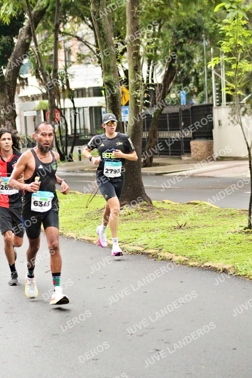 Foto del MEDIO MARATÓN ATLAS en Av. Patria, frente al Parque El Polvorín, Zapopan a las 08:03 · dorsal 2795, 6345, 262