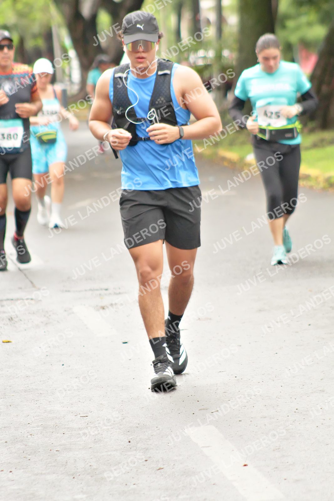 Foto del MEDIO MARATÓN ATLAS en Av. Patria, frente al Parque El Polvorín, Zapopan a las 09:02 · dorsal 425, 380