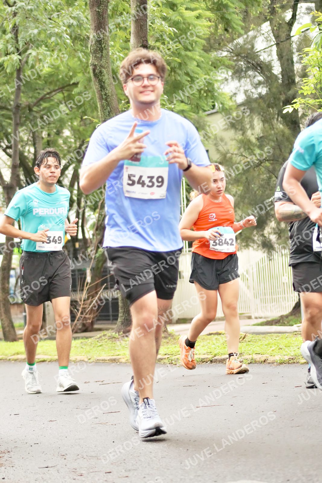 Foto del MEDIO MARATÓN ATLAS en Av. Patria, frente al Parque El Polvorín, Zapopan a las 08:45 · dorsal 5439, 3842, 349