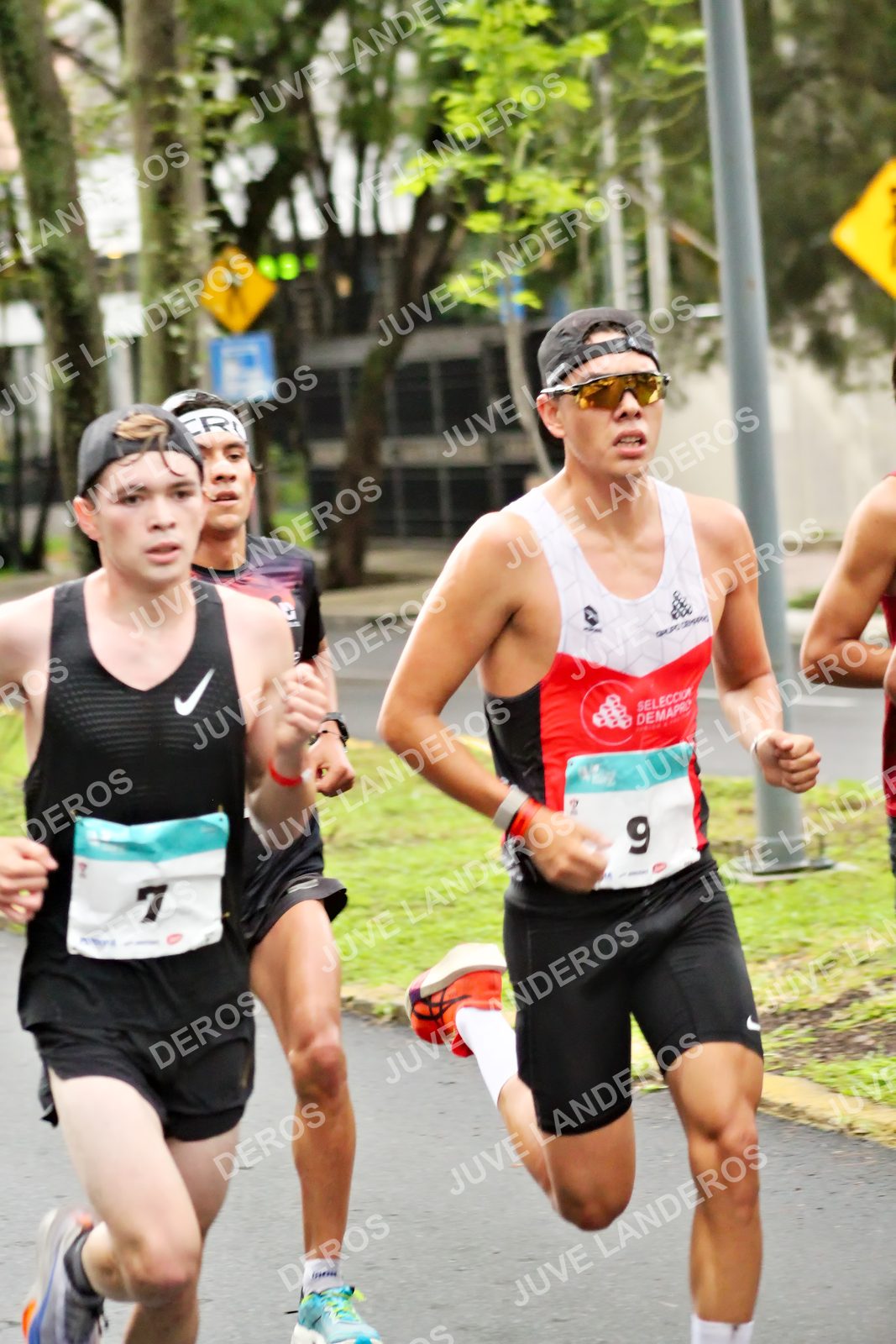 Foto del MEDIO MARATÓN ATLAS en Av. Patria, frente al Parque El Polvorín, Zapopan a las 07:53 · dorsal 7, 9