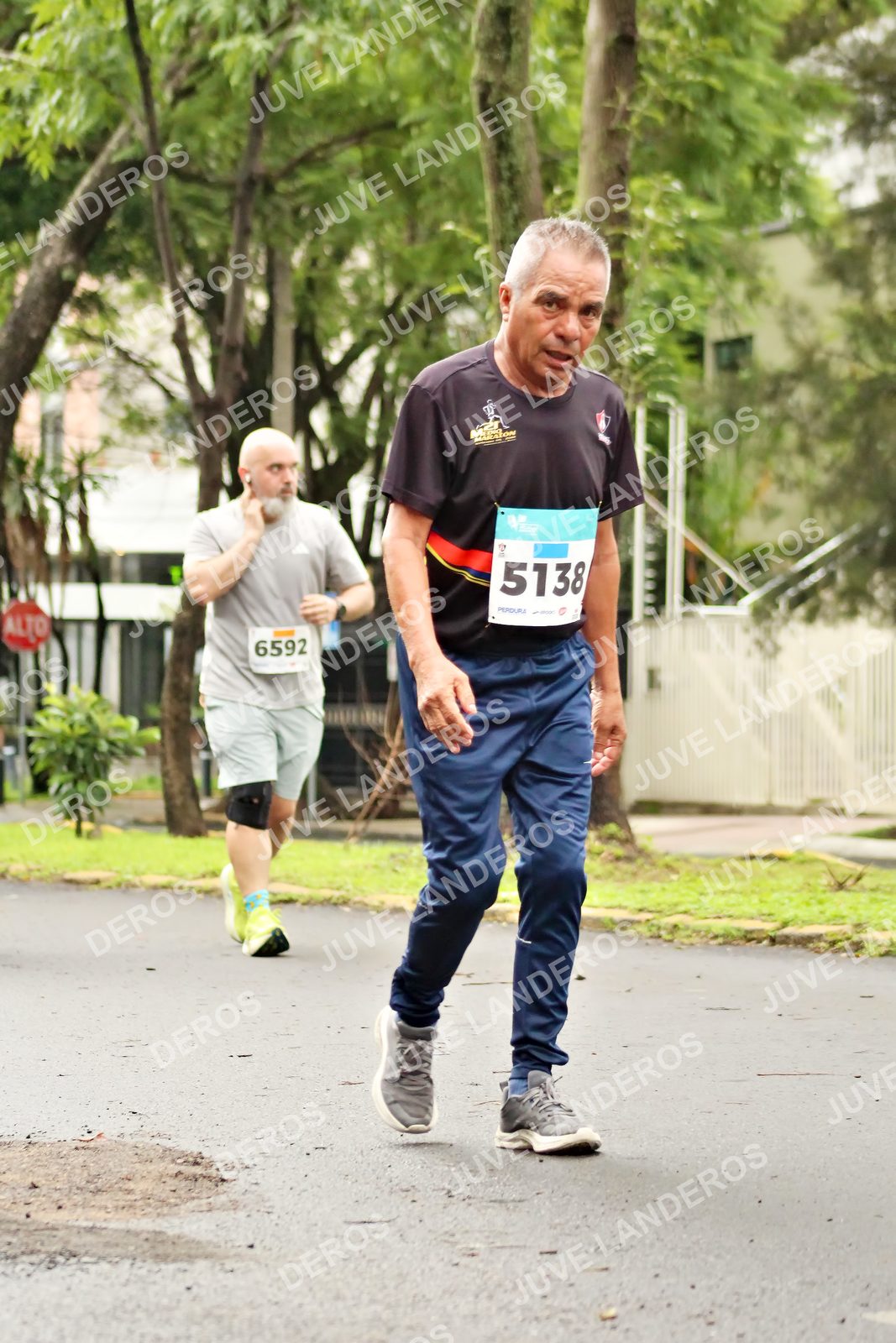 Foto del MEDIO MARATÓN ATLAS en Av. Patria, frente al Parque El Polvorín, Zapopan a las 08:46 · dorsal 5138, 6592